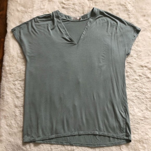 Barefoot dreams Malibu t-shirt light green size small - Picture 2 of 7